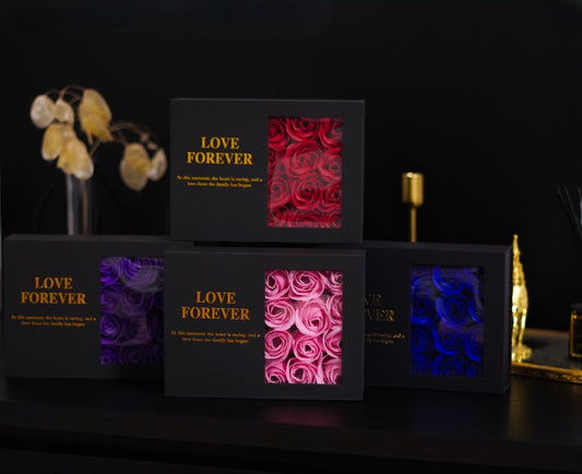 Die Ewige Schönheit in 12 Rosen: Die Magie der Farben Rosa, Rot, Blau und Lila